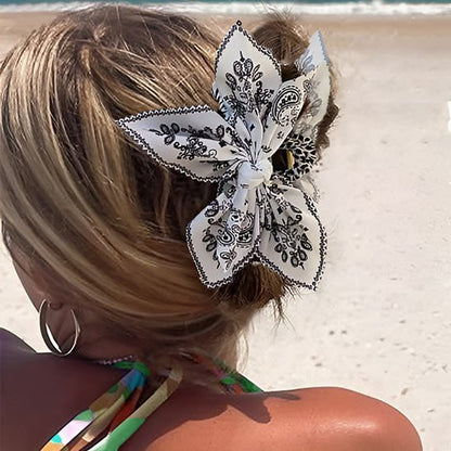 PINCE CHEVEUX | FondBandana™ sur les cheveux d'une femme à la plage