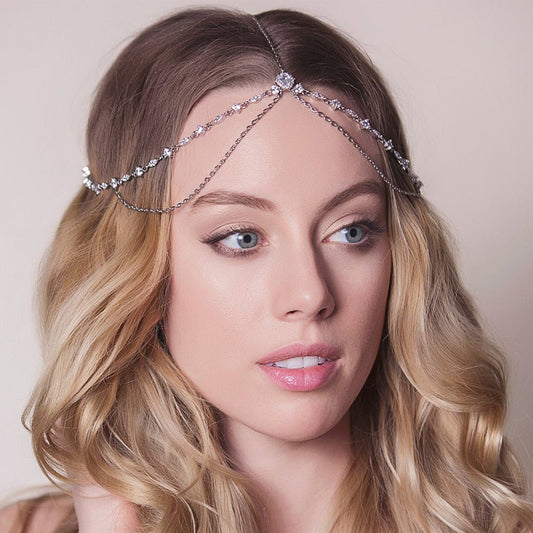 Bijoux Cheveux Mariage | boho-Chic | chaine de front cristalline argentee femme regard glamour cheveux tombant
