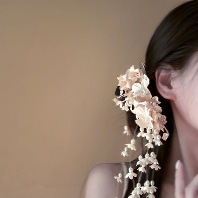 CHIGNON MARIAGE CHAMPETRE | FLEURS DE LYS DES VALLEESCheveux ponpon