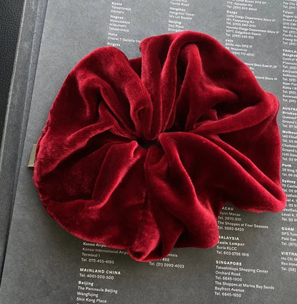 Chouchou cheveux Scrunchie en Velours de Soie | Douceur PremiumCheveux ponpon