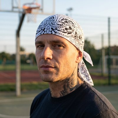 Durag bandana courte queue, pour activité sportif sur la tete d'un homme blanc, couleur blanc pour waves