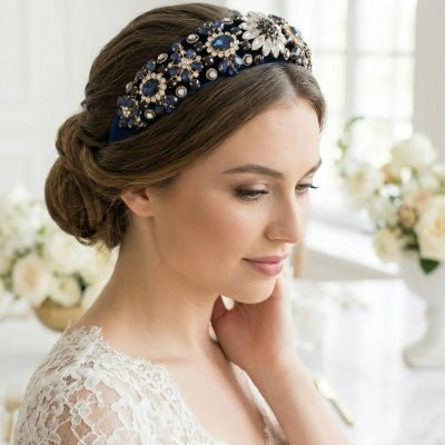 serre-tête femme chic bleu en velours orné de perles et cristeaux  bleu pour coiffure de soirée préstigieuse